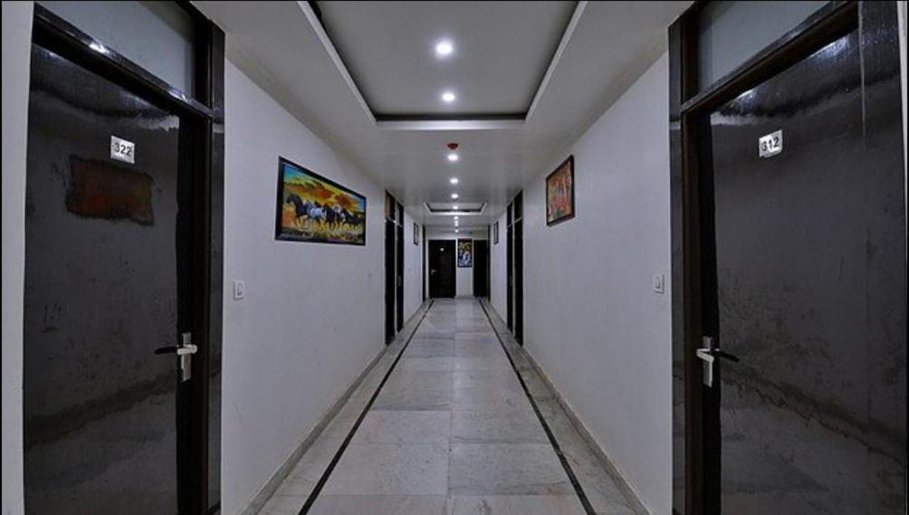 נוידה Hotel Vegas Corporate Suites מראה חיצוני תמונה