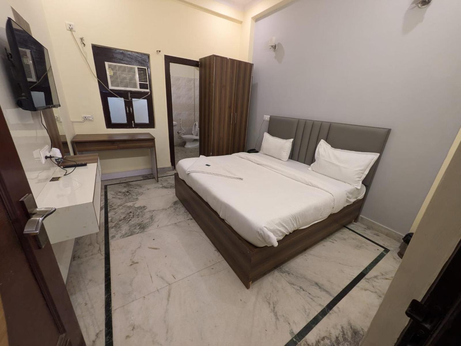 נוידה Hotel Vegas Corporate Suites מראה חיצוני תמונה