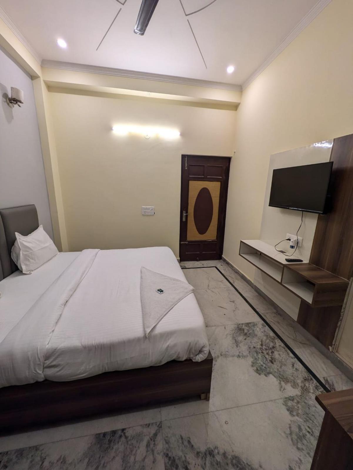 נוידה Hotel Vegas Corporate Suites מראה חיצוני תמונה